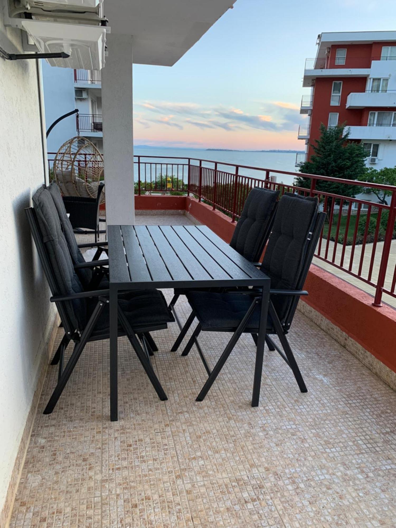 Fort Noks- Marina- Avalonia Apartment Светий Влас Екстер'єр фото